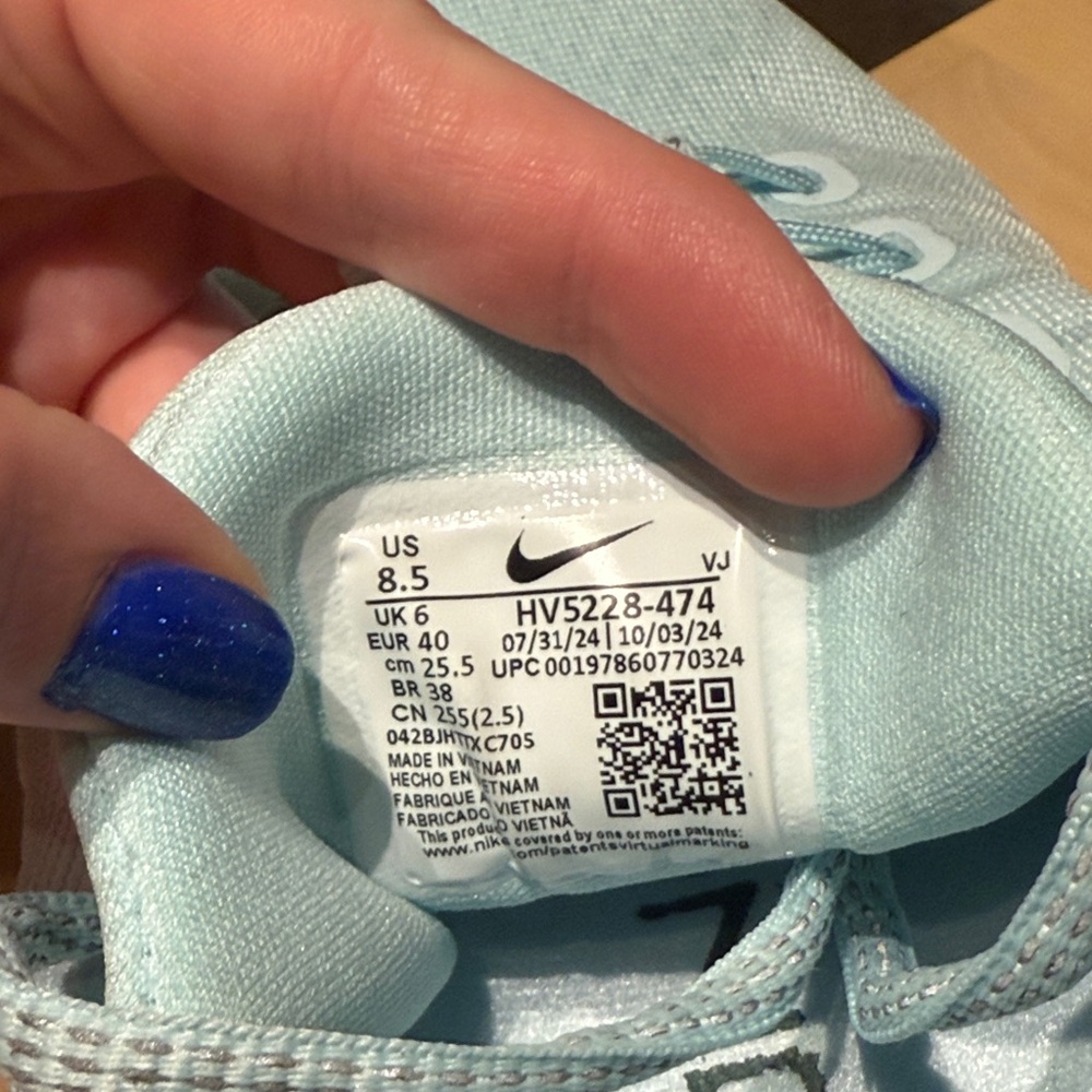 Nike Free Metcon 6 Training Shoes in Light Blue and Light Pink - Picture 10 of 14